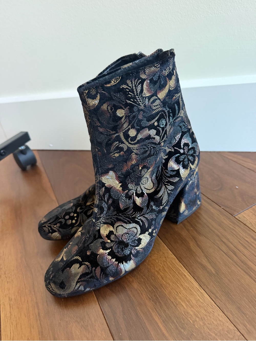 L'Intervalle Made in Spain Velvet Brocade Block Heel Booties Size 40/9 9.5 - Picture 2 of 14